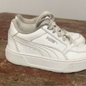 Puma White Sneakers Minimalist Low-Top Design